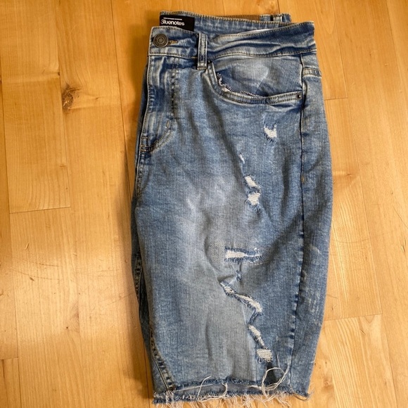 BLUENOTES | skinny fit jean shorts - Picture 1 of 5